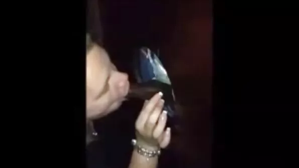 Поки училка хворіє, можна і еротика mp4 оргазмами замінити навчання.